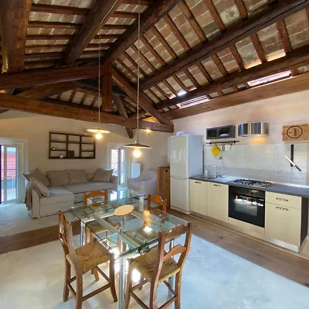 Incastrum - La Soffitta In Centro *