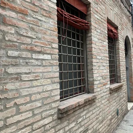 Apartment Incastrum - La Soffitta In Centro Ferrara