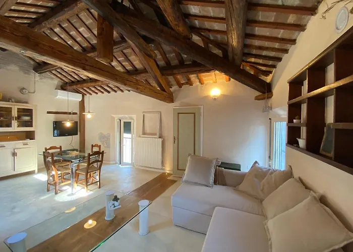 Incastrum - La Soffitta In Centro Apartment *