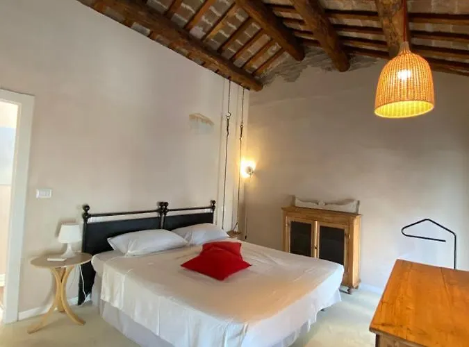 Incastrum - La Soffitta In Centro Apartman