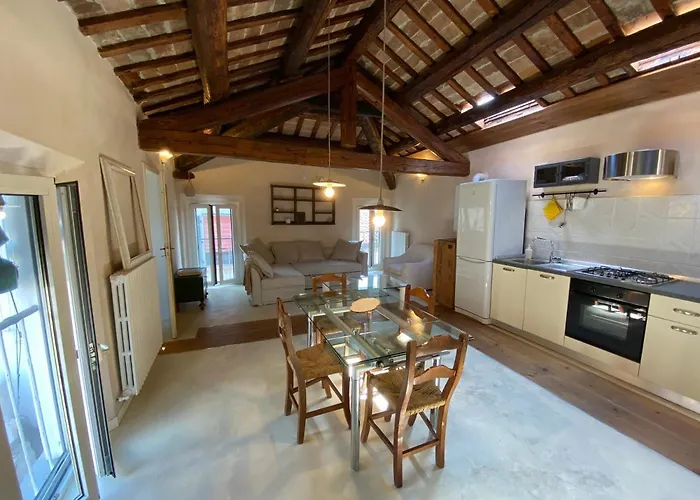 Incastrum - La Soffitta In Centro * Ferrara